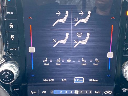 Used 2023 RAM 1500 Laramie AWD/4WD image 15