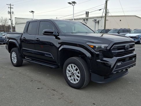 Used 2024 Toyota Tacoma SR5 image 3