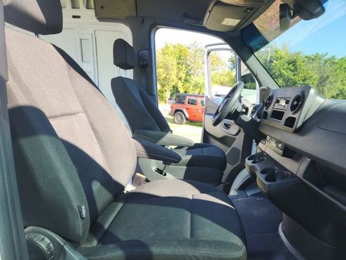 Used 2024 Mercedes-Benz Sprinter 2500 image 26
