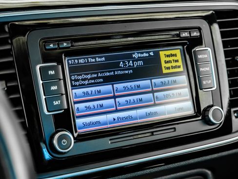 Used 2013 Volkswagen Beetle 2.0T image 21