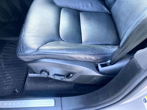 Used 2022 Volvo XC90 T6 Momentum w/ Climate Package image 14