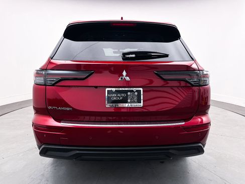 New 2025 Mitsubishi Outlander ES image 6