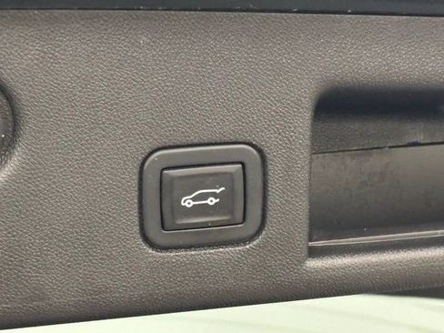 Used 2018 Chevrolet Equinox LT w/ Sun & Infotainment Package image 9