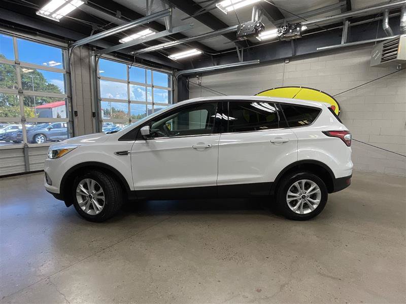 Used 2017 Ford Escape SE AWD/4WD image 2