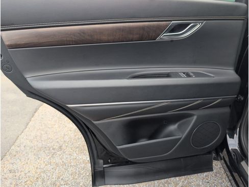 Used 2024 Genesis GV80 2.5T image 33