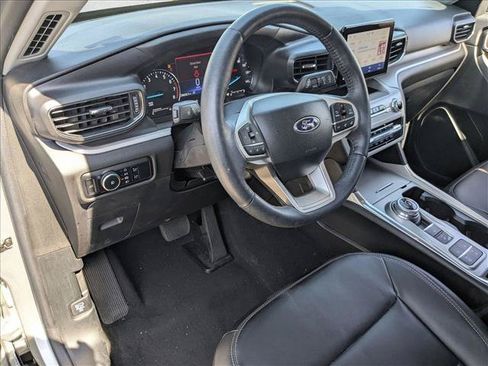 Used 2023 Ford Explorer XLT w/ Equipment Group 202A RWD image 10