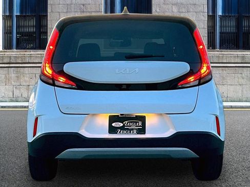 Used 2023 Kia Soul LX w/ LX Technology Package image 4