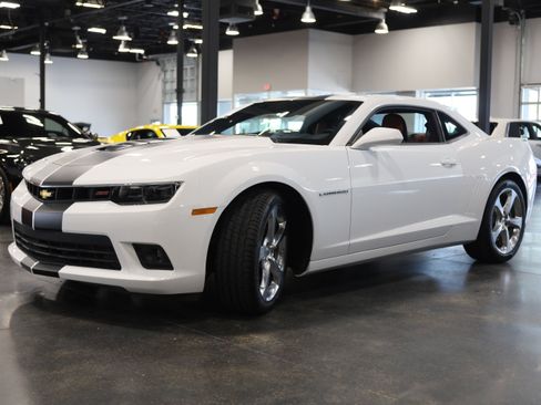 Used 2015 Chevrolet Camaro SS w/ RS Package RWD image 3