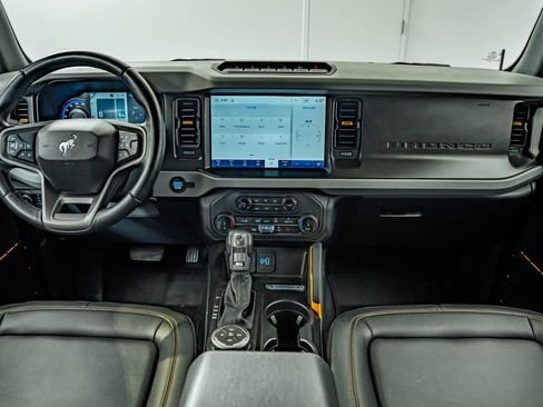 Used 2022 Ford Bronco Badlands w/ Sasquatch Package AWD/4WD image 29