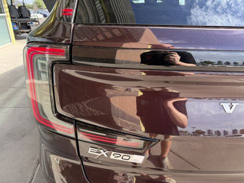 Used 2025 Volvo EX90 Ultra AWD/4WD image 14