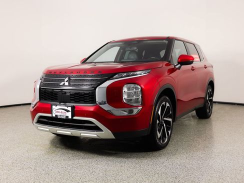 Used 2022 Mitsubishi Outlander SE image 3