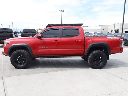 Used 2022 Toyota Tacoma TRD Off-Road w/ Technology Package AWD/4WD image 3