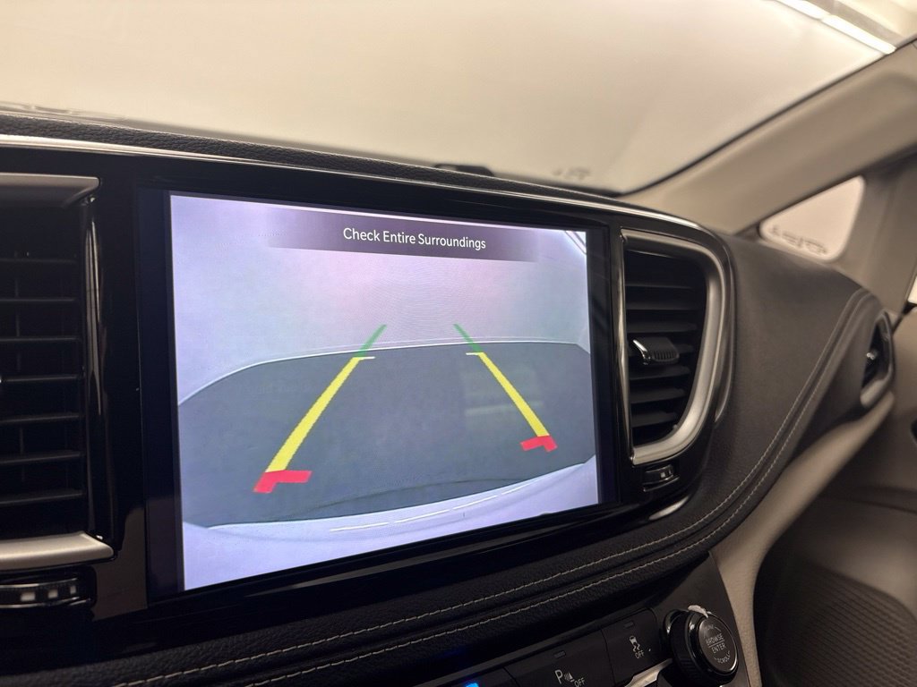 Used 2022 Chrysler Pacifica Touring-L FWD image 26