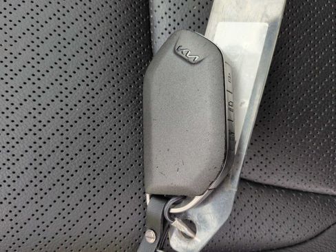 Used 2025 Kia Carnival SX Prestige FWD image 37
