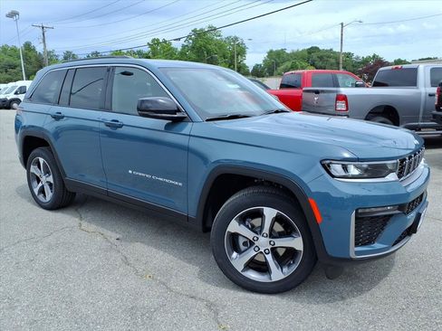 New 2026 Jeep Grand Cherokee Limited AWD/4WD image 2