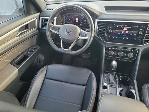 Used 2022 Volkswagen Atlas Cross Sport SE image 9
