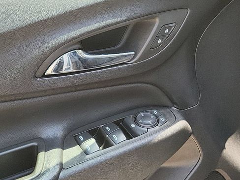 Used 2023 Chevrolet Equinox LT FWD image 22
