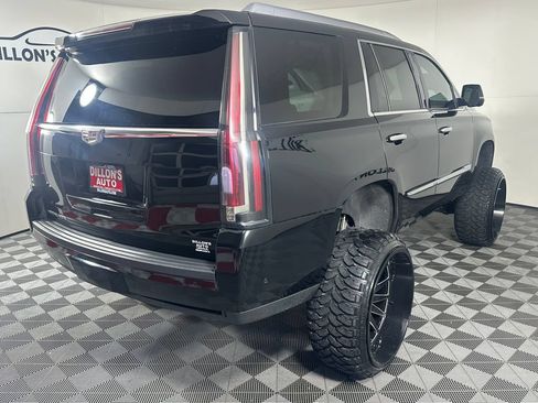 Used 2020 Cadillac Escalade Luxury AWD/4WD image 9