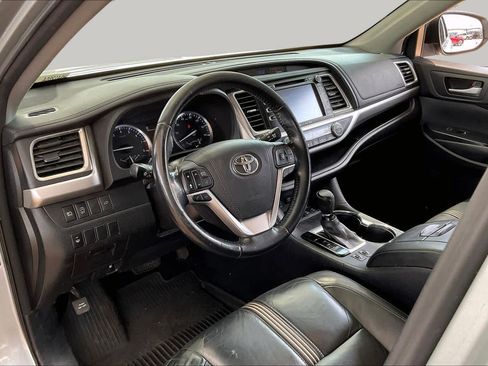 Used 2017 Toyota Highlander SE AWD/4WD image 18