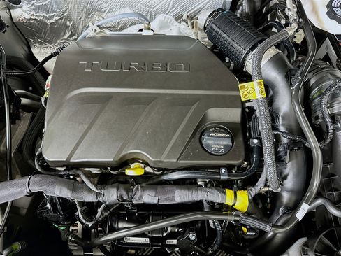 Used 2025 Chevrolet Trax LT w/ LT Convenience Package image 30