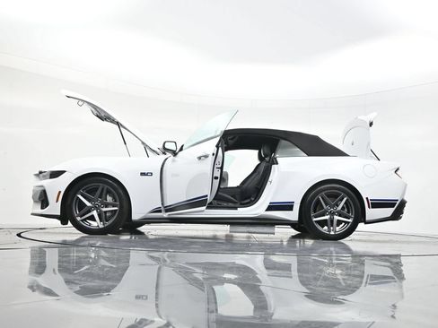 Used 2025 Ford Mustang GT Premium RWD image 50