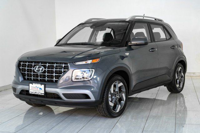 Used 2024 Hyundai Venue SEL FWD image 4