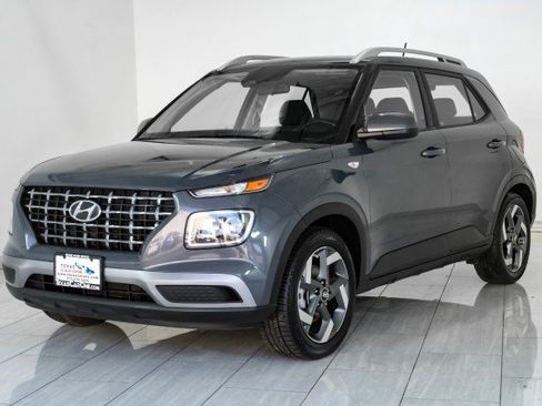 Used 2024 Hyundai Venue SEL FWD image 4