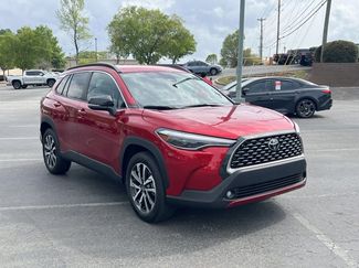 Used 2025 Toyota Corolla Cross XLE video 3