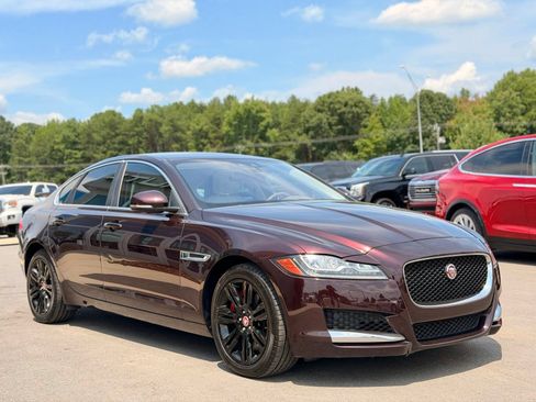 Used 2016 Jaguar XF Premium RWD image 13