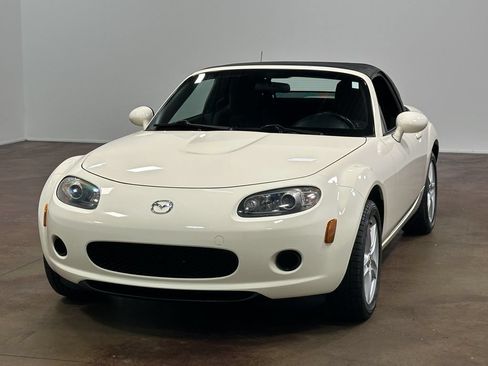 Used 2007 MAZDA MX-5 Miata Sport RWD image 34