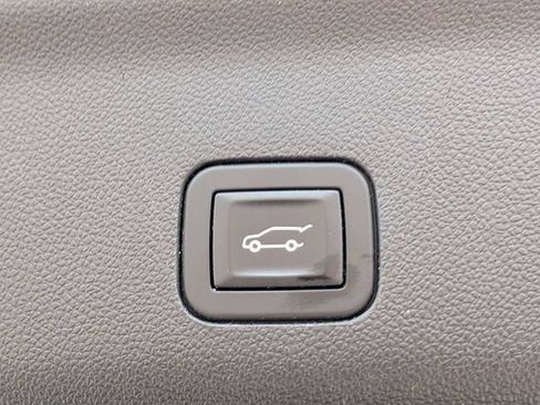 Used 2024 Chevrolet Tahoe Z71 w/ Luxury Package AWD/4WD image 13