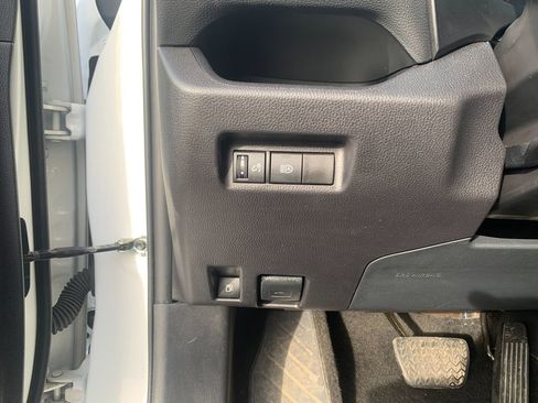 Used 2025 Toyota RAV4 XLE AWD/4WD image 31