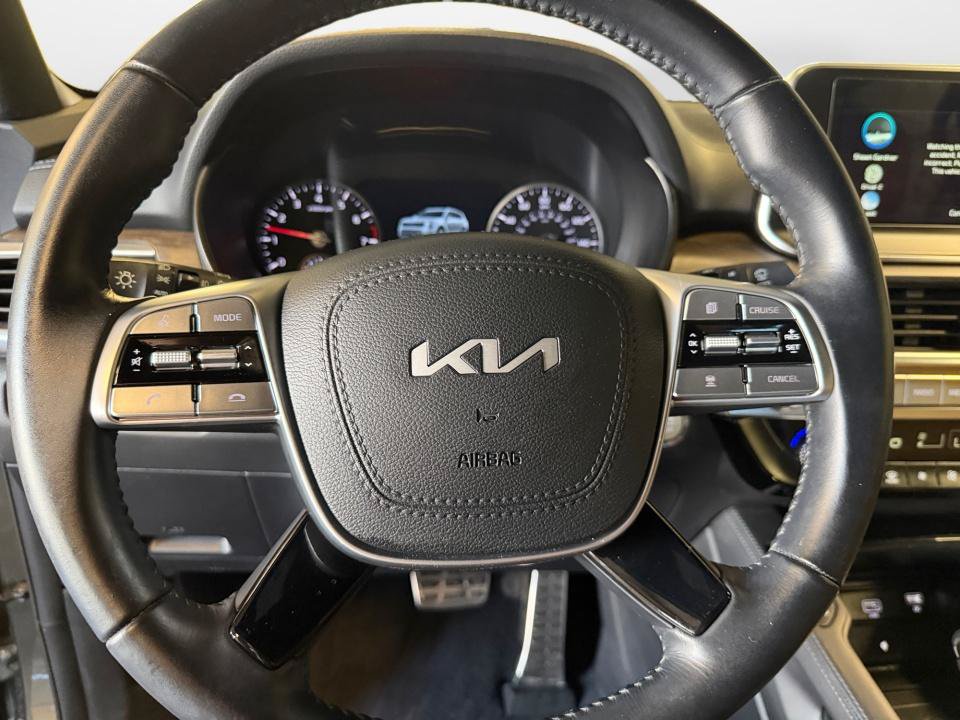 Used 2022 Kia Telluride SX w/ Towing Package FWD image 13