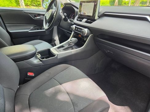 Used 2025 Toyota RAV4 XLE FWD image 9