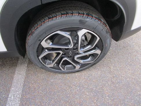 New 2026 Chevrolet Trax RS w/ Sunroof Package FWD image 10