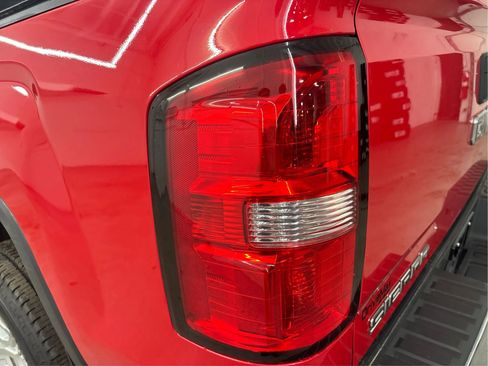Used 2018 GMC Sierra 1500 SLE w/ SLE Value Package AWD/4WD image 32