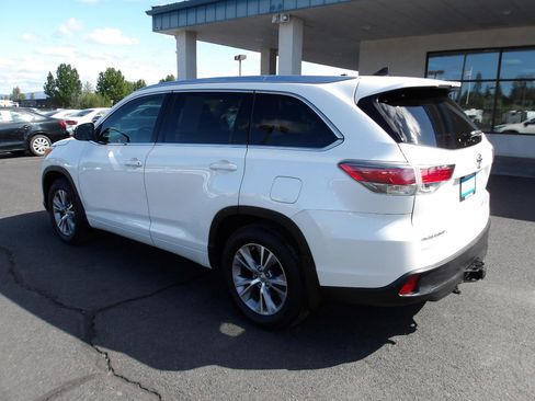 Used 2015 Toyota Highlander XLE AWD/4WD image 3