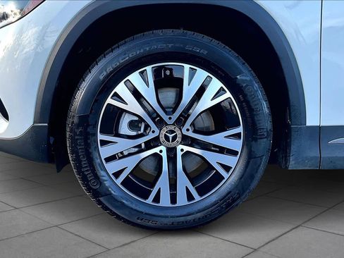 Certified 2025 Mercedes-Benz GLA 250 4MATIC image 11