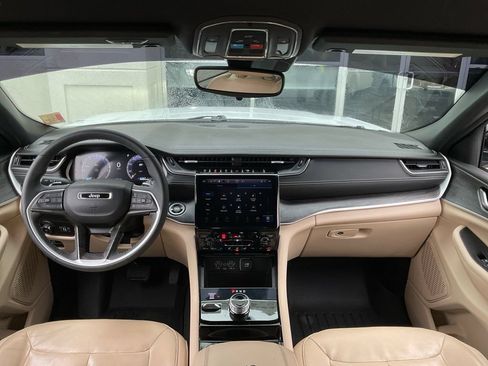 Used 2023 Jeep Grand Cherokee L Limited AWD/4WD image 18