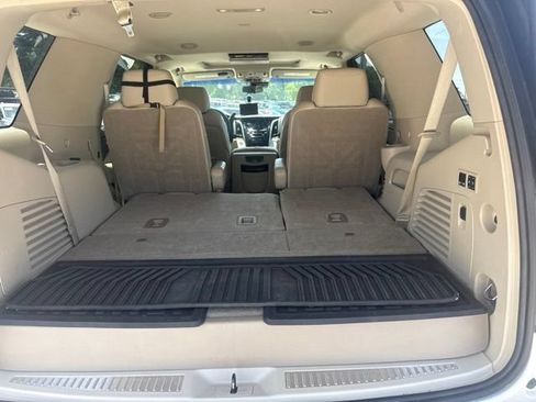 Used 2019 Cadillac Escalade Luxury AWD/4WD image 37
