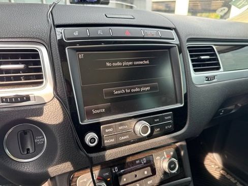 Used 2017 Volkswagen Touareg Executive AWD/4WD image 8