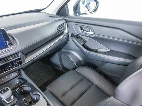 Used 2024 Nissan Rogue SV w/ SV Premium Package image 34