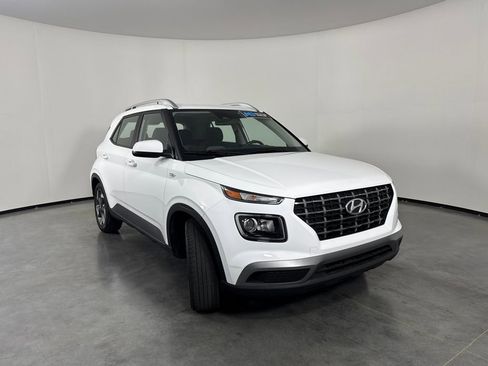 Used 2025 Hyundai Venue SEL image 7