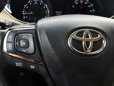 Used 2013 Toyota Avalon XLE image 25