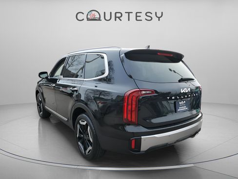 Certified 2025 Kia Telluride S image 3