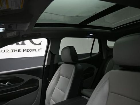 Used 2022 GMC Terrain SLT FWD image 17