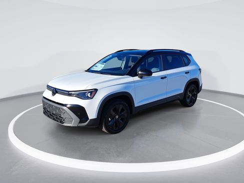 New 2026 Volkswagen Taos SE image 7