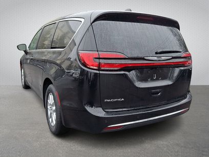 New 2026 Chrysler Pacifica Select