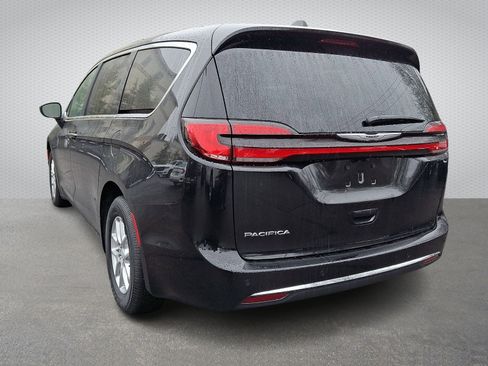 New 2026 Chrysler Pacifica Select image 4