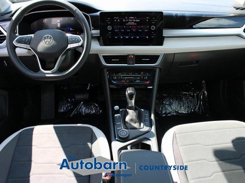 Used 2025 Volkswagen Taos SE AWD/4WD image 19